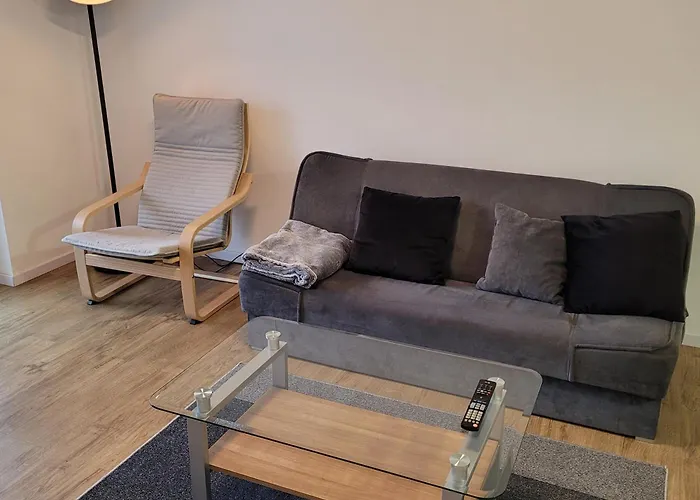 Schoene, Gemuetliche Moeblierte 2 Zi Wohnung In Rgb